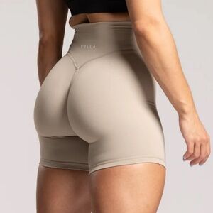 NEW W/O TAGS Sand P’tula Active Sierra Short 6” XS